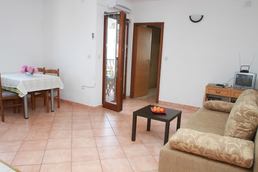 Apartments Sanader Okrug Gornji Δωμάτιο φωτογραφία